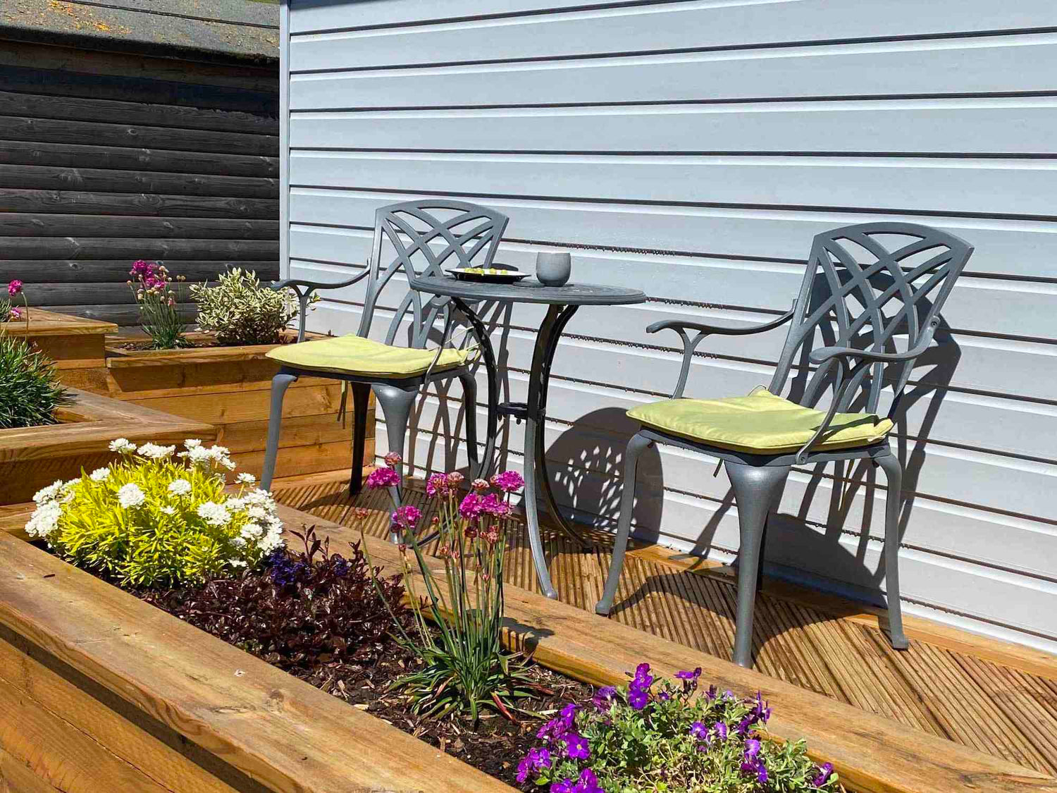 Notre mobilier de jardin en métal endommagera-t-il les terrasses en bois et en matériau composite ?