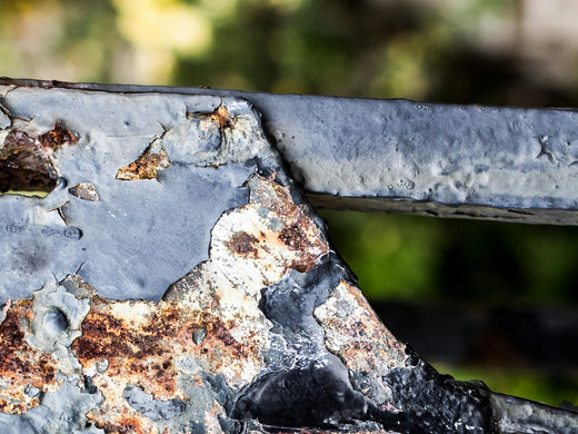 Restaurer les meubles de jardin en métal abîmés par les intempéries