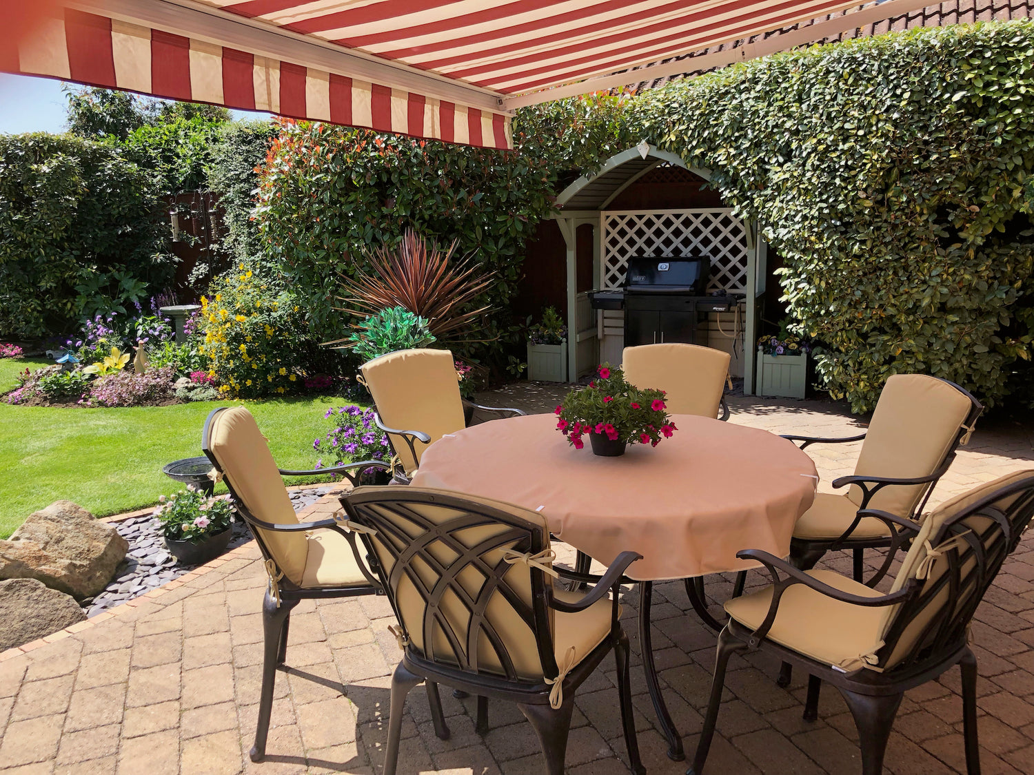Peut-on faire une nappe pour une table de jardin sans coudre ?