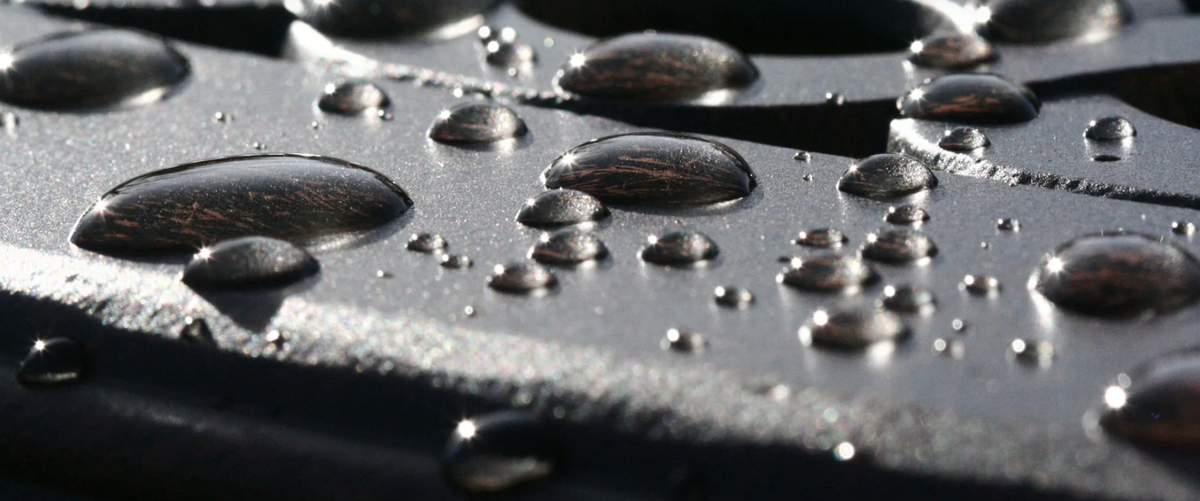 Wie Sie Ihre Gartenmöbel frei von Wasserflecken kriegen