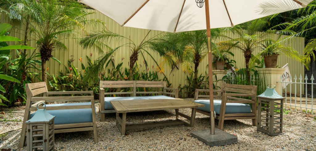 Welche Gartenmöbel sind UV-beständig und farbecht?