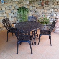 Aperçu: Choose our Flora Aluminium garden table for its beautiful design