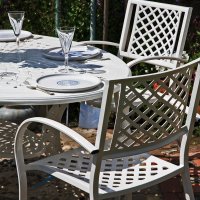 Aperçu: Charlotte white 6 seater oval garden table set 1