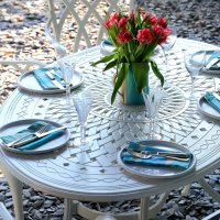 Aperçu: White 4 seater Oval Garden Table Set 1
